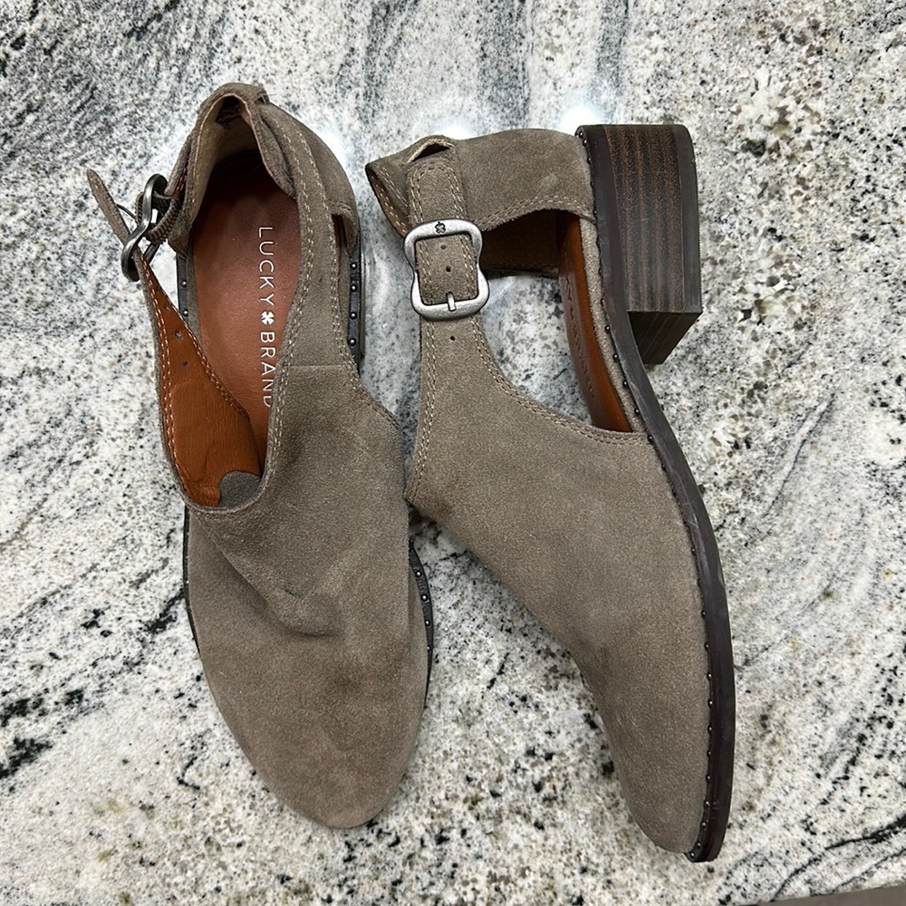 New lucky brand boot style shoes. Size 7.5
